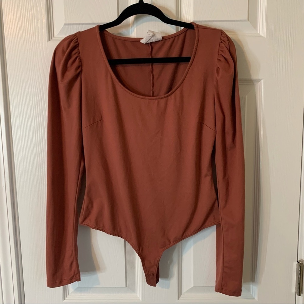 Sadie & Sage Puff Shoulder Long Sleeve Solid Neutral Brick Red Bodysuit, size L - Picture 7 of 7